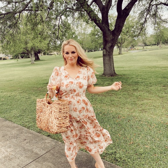 Floral Dress with Puffy sleeves - Picture 3 of 3